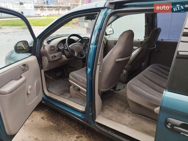 Минивэн Chrysler Voyager 2001 в Киеве