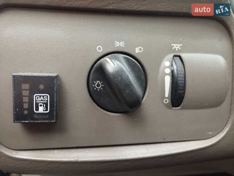 Минивэн Chrysler Voyager 2001 в Киеве
