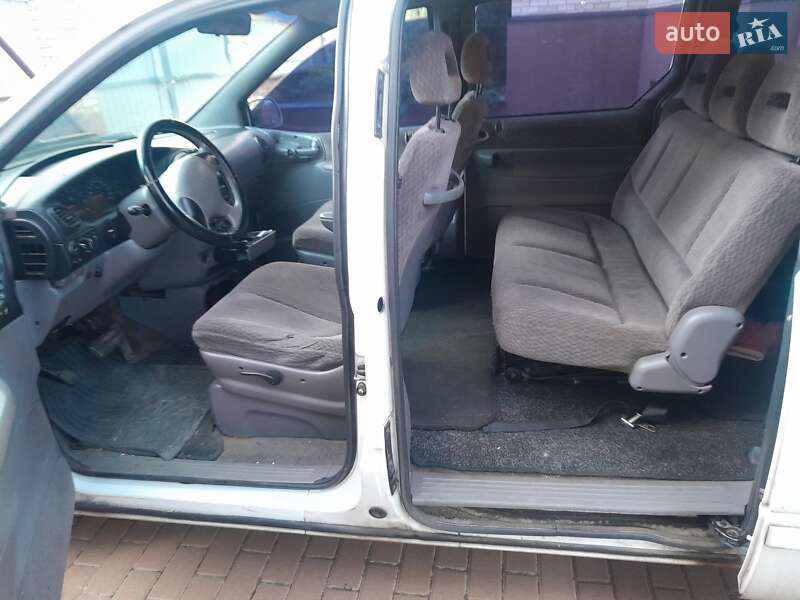 Минивэн Chrysler Voyager 2000 в Киеве