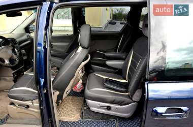 Минивэн Chrysler Voyager 2003 в 