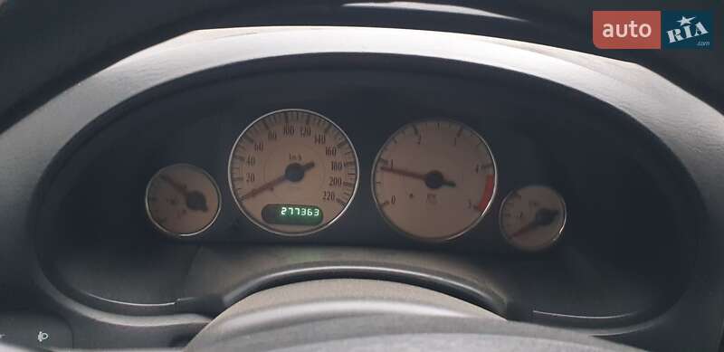 Минивэн Chrysler Voyager 2006 в Жовкве