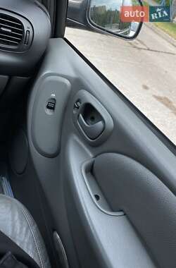 Минивэн Chrysler Voyager 2005 в 