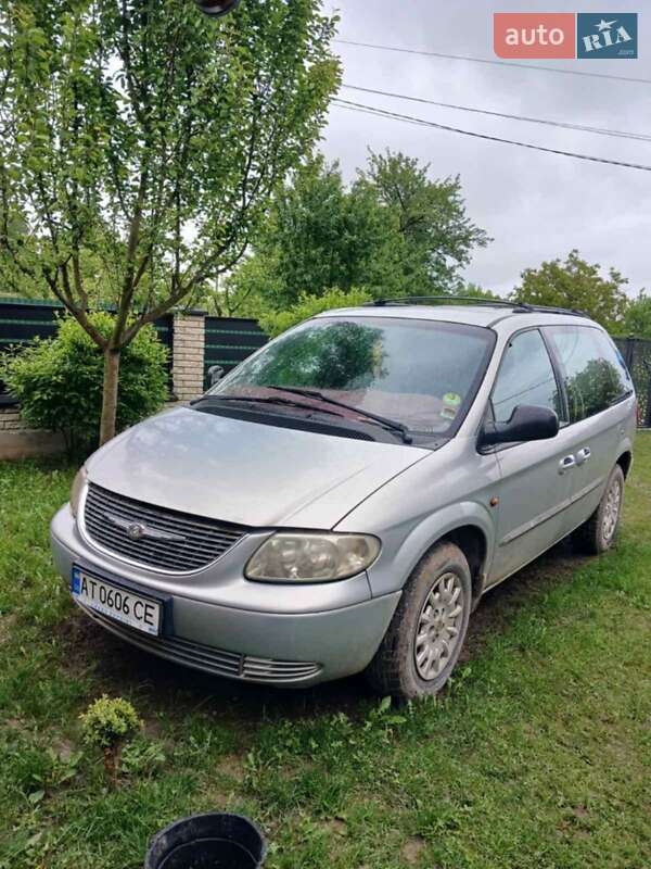 Минивэн Chrysler Voyager 2001 в 