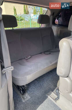 Минивэн Chrysler Voyager 2003 в 