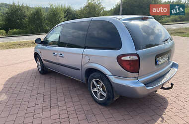 Минивэн Chrysler Voyager 2003 в 