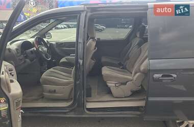 Минивэн Chrysler Voyager 2001 в 