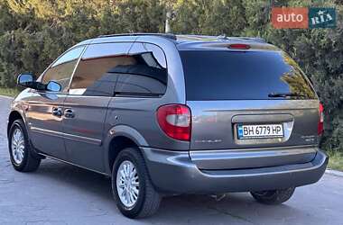 Минивэн Chrysler Voyager 2004 в 
