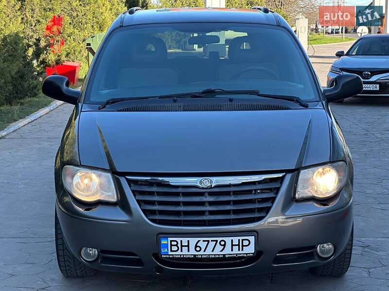 Минивэн Chrysler Voyager 2004 в 