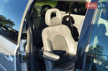 Минивэн Chrysler Voyager 2006 в 