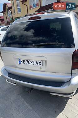 Минивэн Chrysler Voyager 2005 в 
