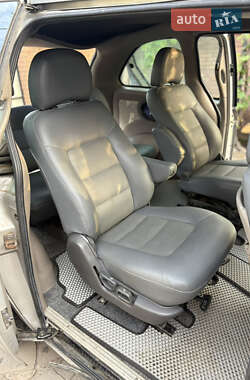 Минивэн Chrysler Voyager 2002 в 