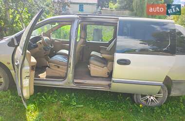 Минивэн Chrysler Voyager 2000 в 