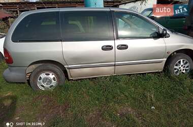 Седан Chrysler Voyager 1998 в Коломые