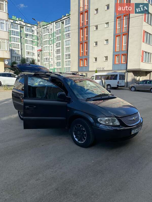 Минивэн Chrysler Voyager 2002 в 