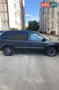 Минивэн Chrysler Voyager 2002 в 