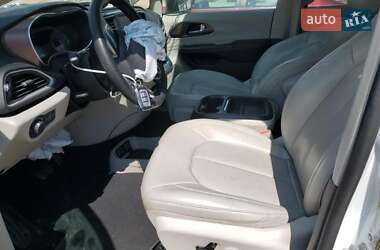 Минивэн Chrysler Voyager 2021 в 