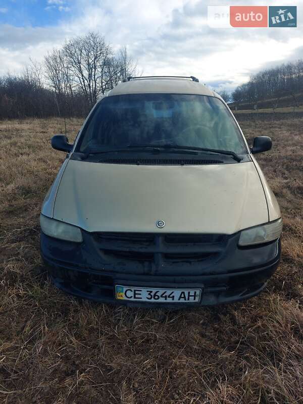 Минивэн Chrysler Voyager 2000 в 