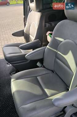 Минивэн Chrysler Voyager 2005 в 