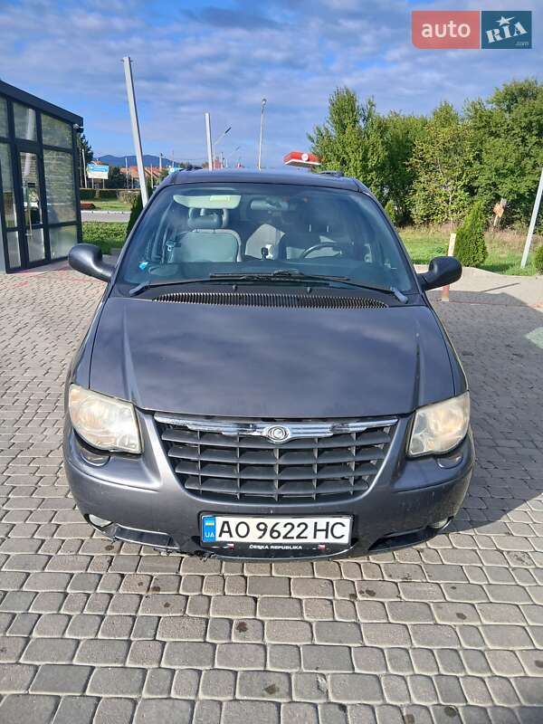 Минивэн Chrysler Voyager 2005 в 