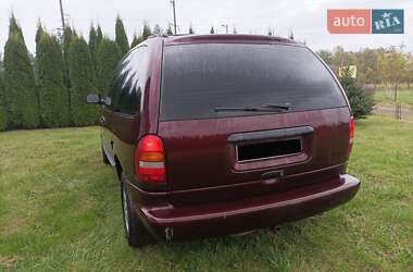 Минивэн Chrysler Voyager 1998 в 