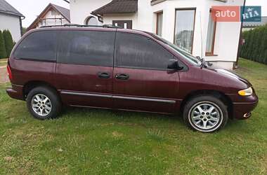 Минивэн Chrysler Voyager 1998 в 