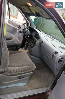 Минивэн Chrysler Voyager 1998 в 