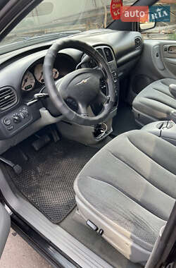 Минивэн Chrysler Voyager 2006 в 