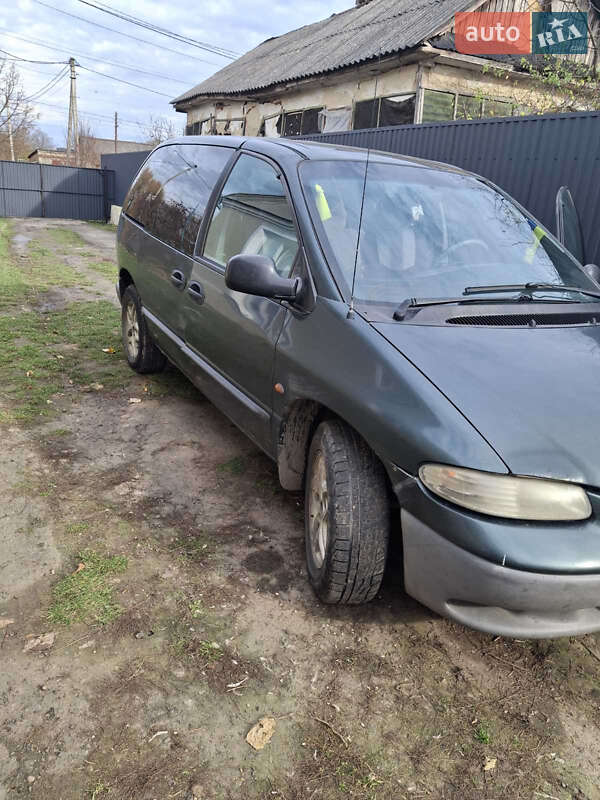 Минивэн Chrysler Voyager 2001 в Горохове