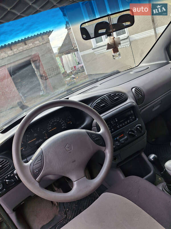 Минивэн Chrysler Voyager 2001 в Горохове