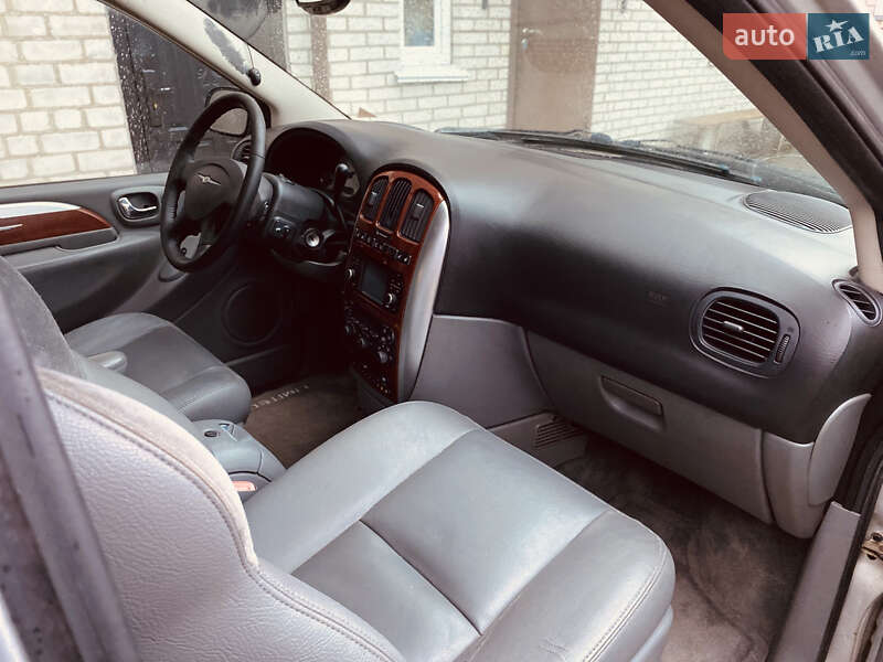 Мінівен Chrysler Voyager 2006 в Житомирі