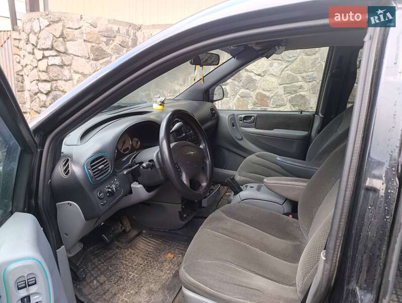 Минивэн Chrysler Voyager 2005 в Киеве