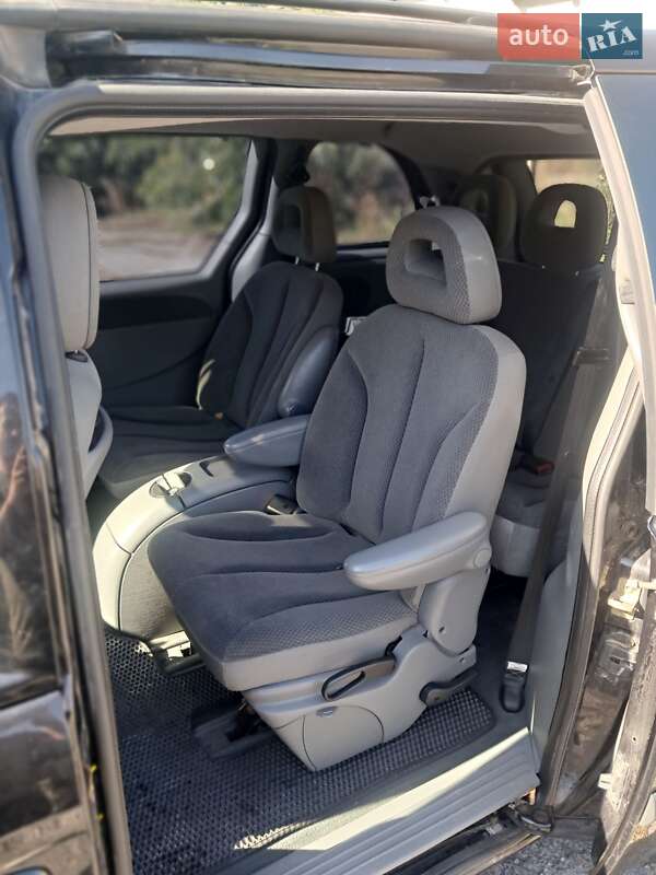 Минивэн Chrysler Voyager 2005 в Монастыриске