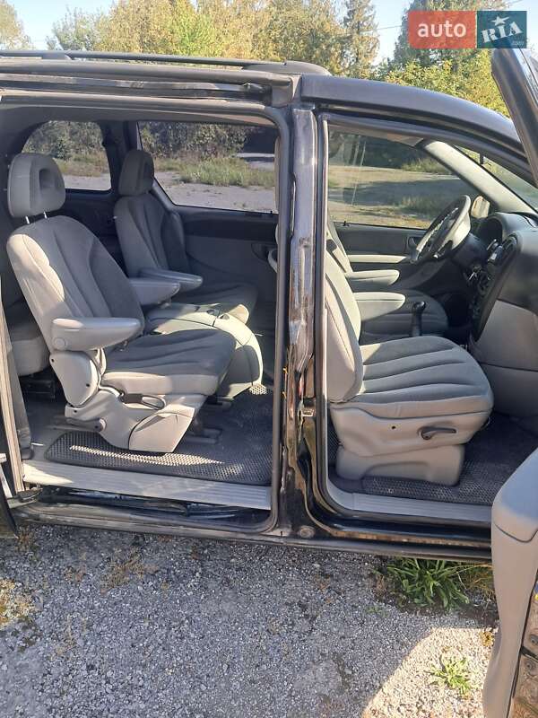 Минивэн Chrysler Voyager 2005 в Монастыриске