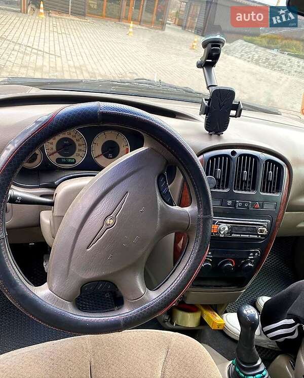 Минивэн Chrysler Voyager 2002 в Новоукраинке