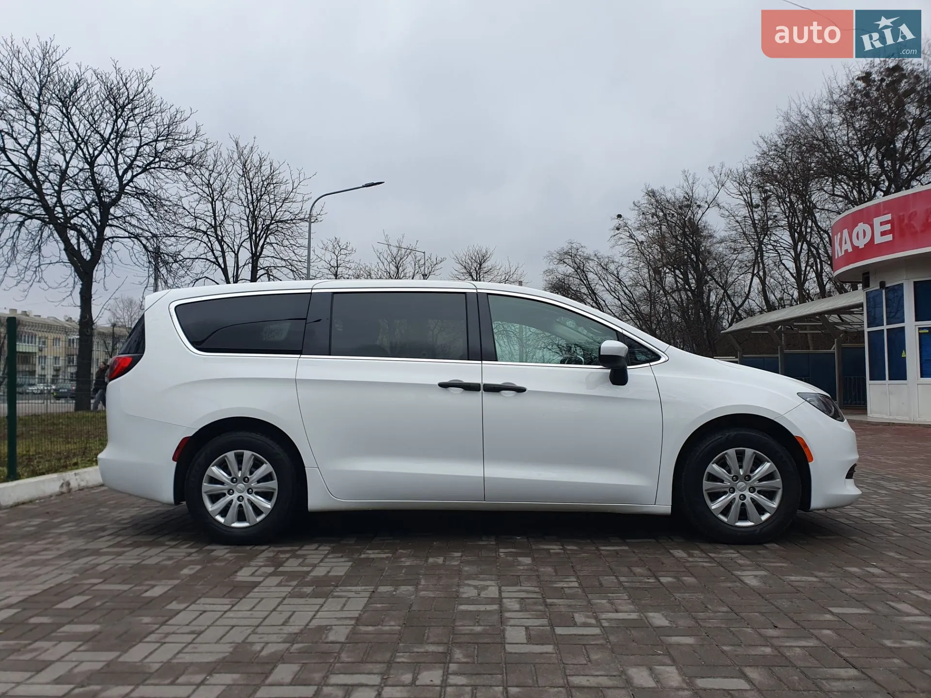 2020 Chrysler Voyager - мініатюра 14