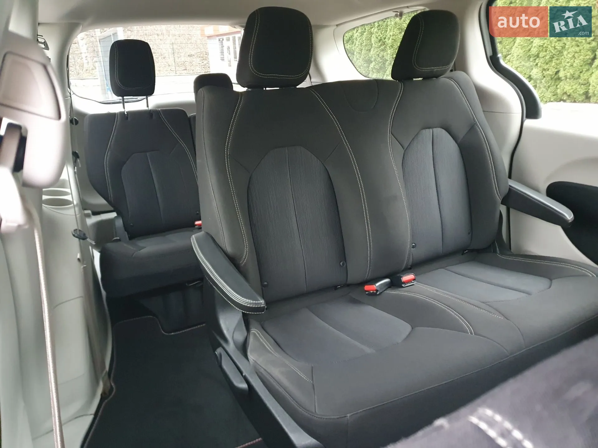 2020 Chrysler Voyager - мініатюра 35