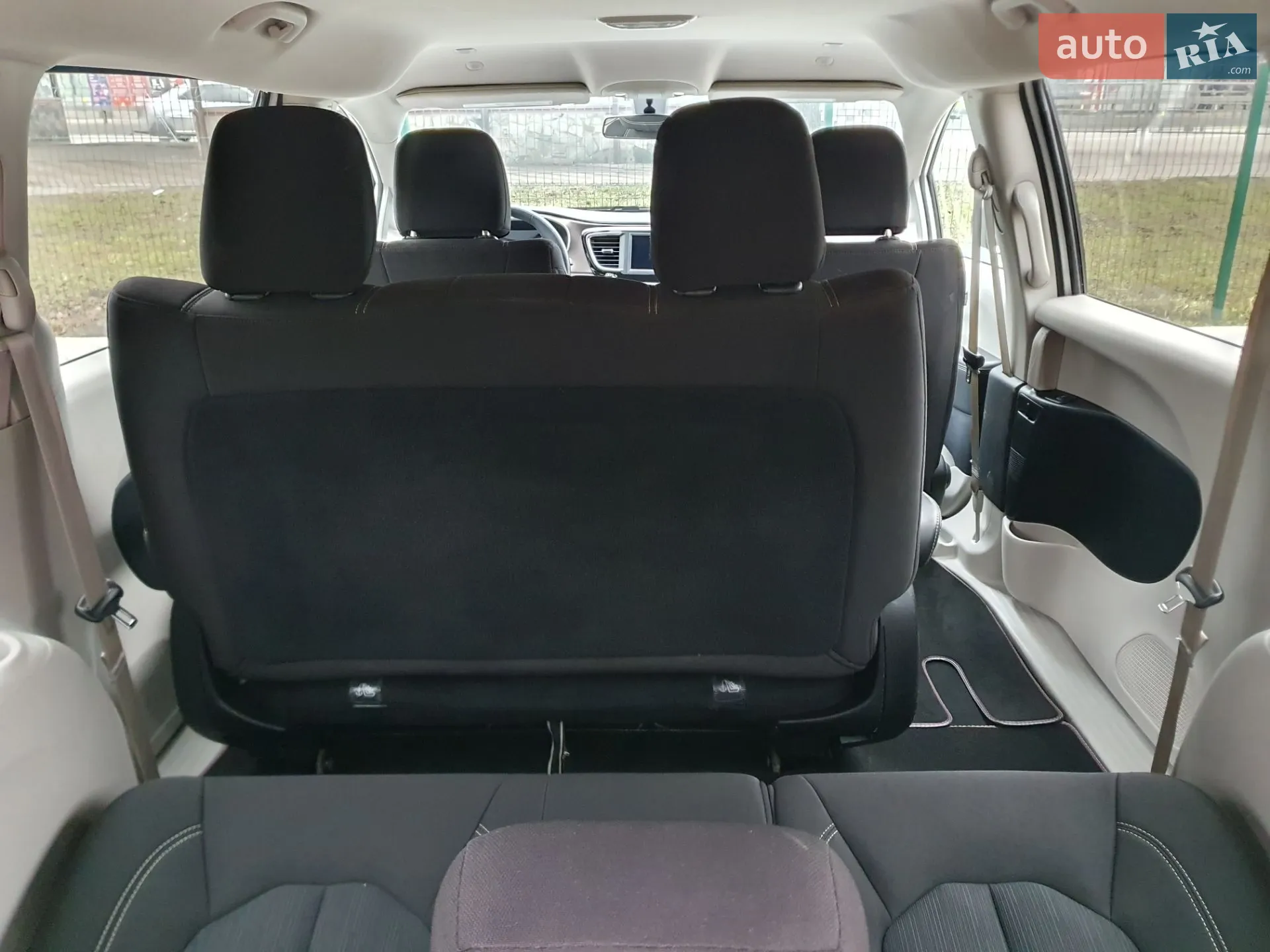 2020 Chrysler Voyager - мініатюра 33