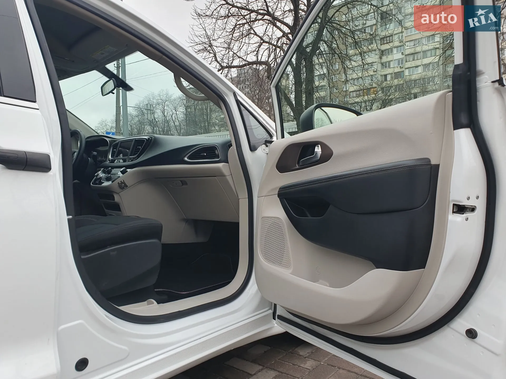 2020 Chrysler Voyager - мініатюра 36
