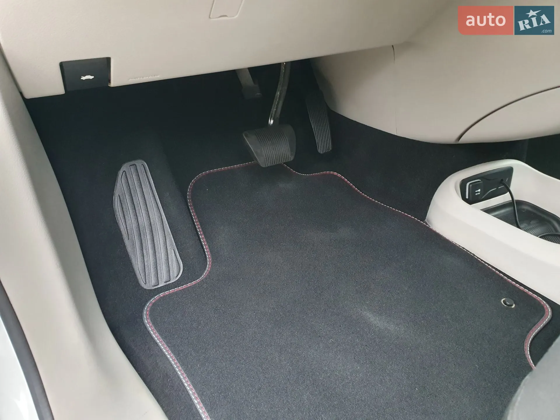 2020 Chrysler Voyager - мініатюра 62
