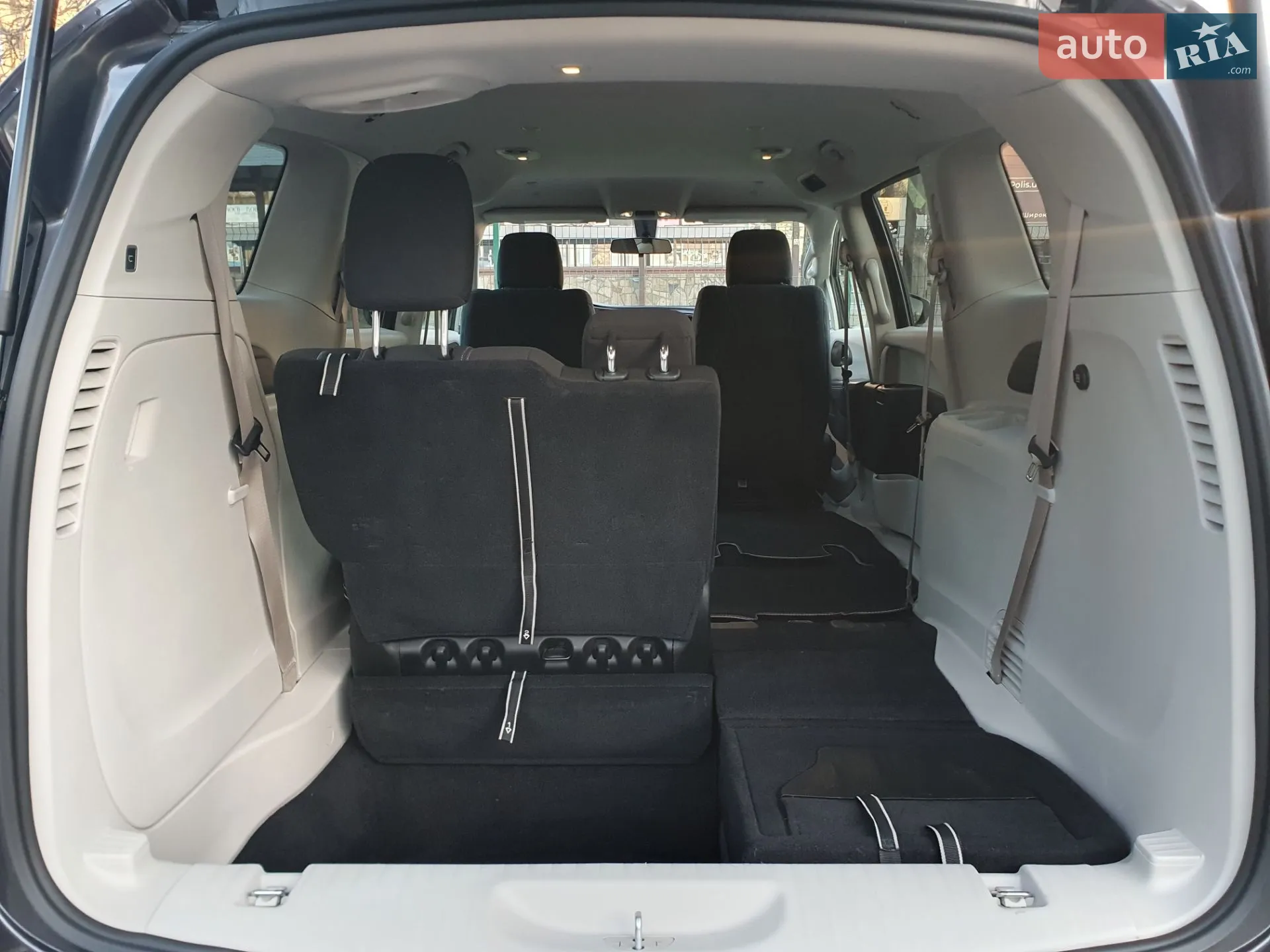 2022 Chrysler Voyager - мініатюра 42