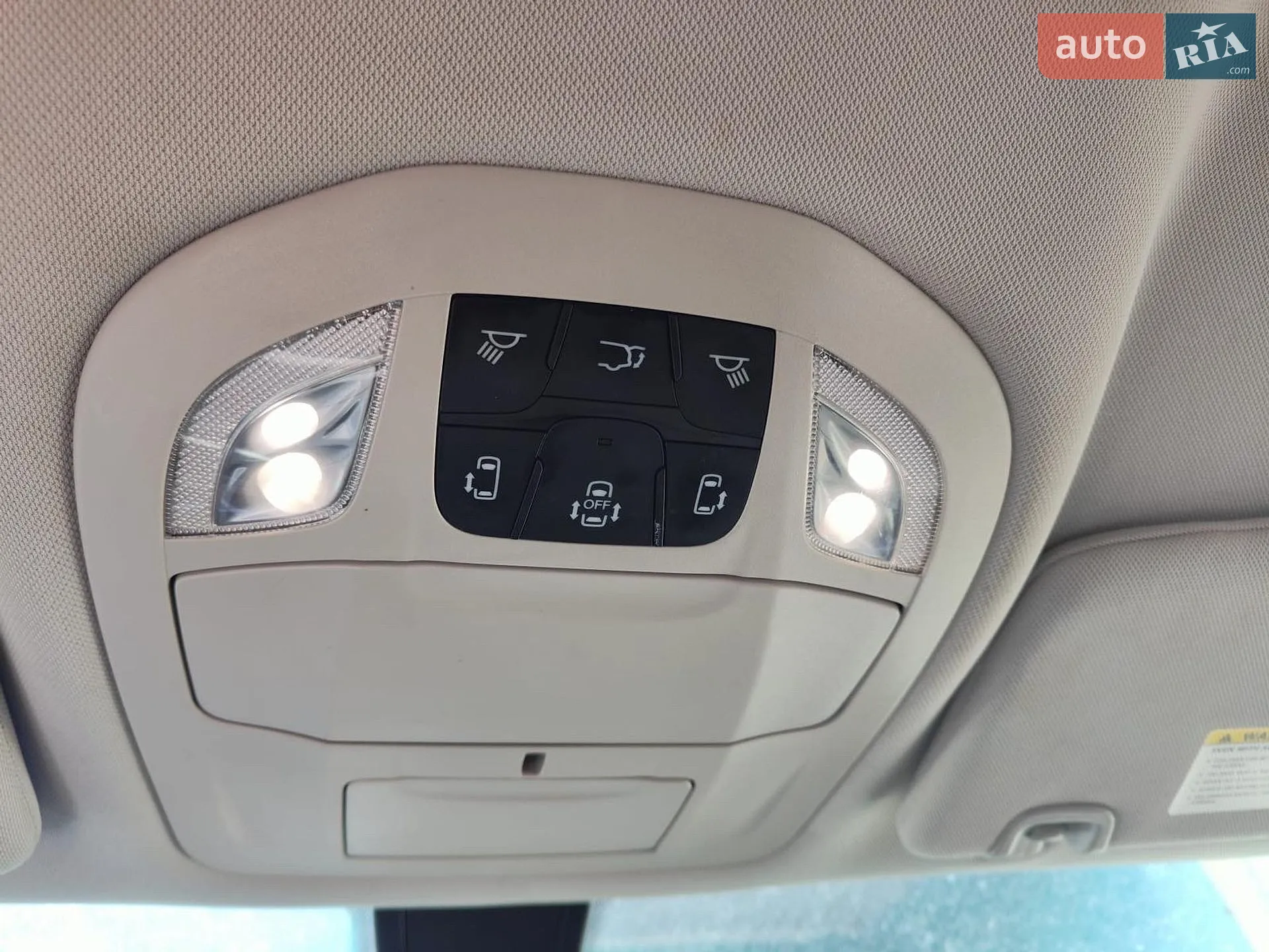 2020 Chrysler Voyager - мініатюра 5