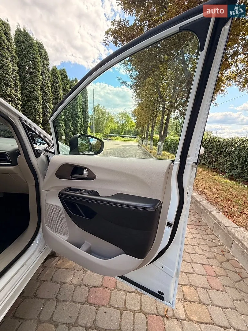 2020 Chrysler Voyager - мініатюра 25