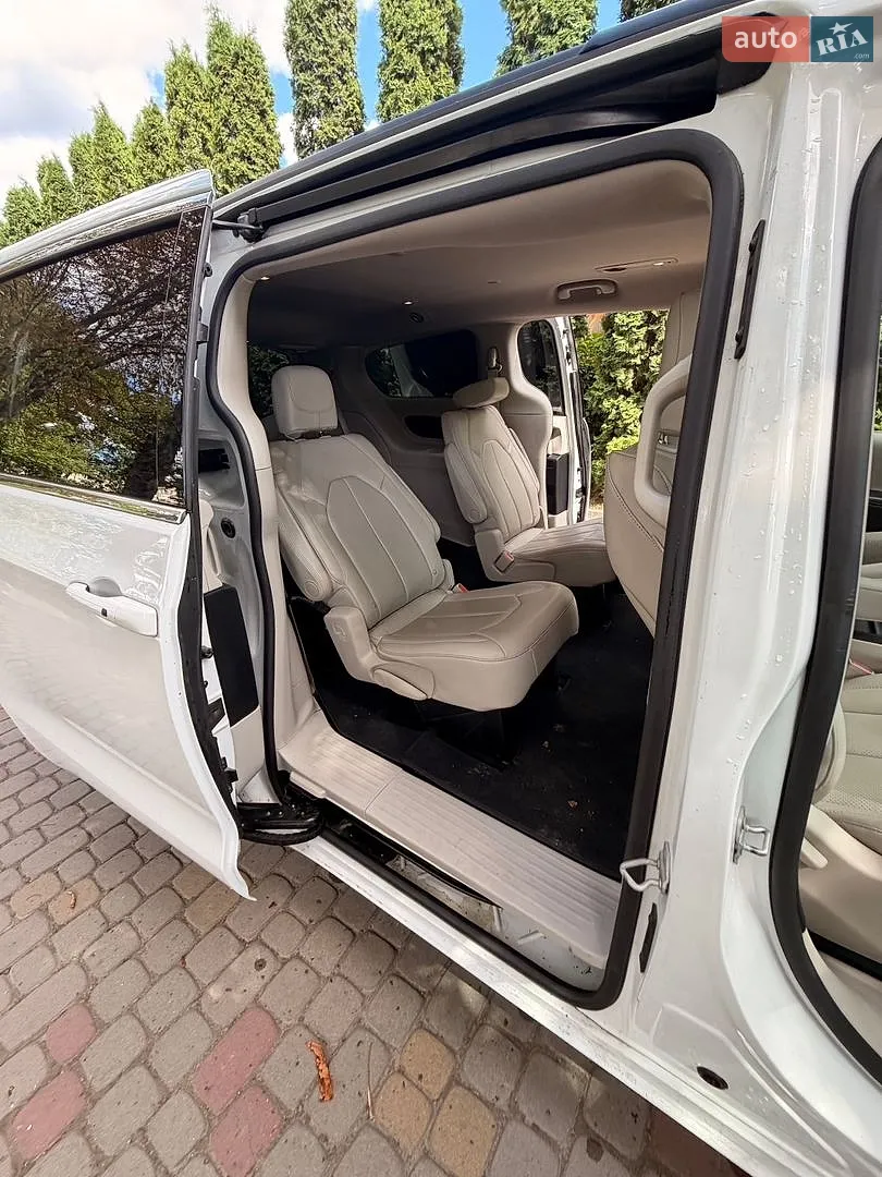 2020 Chrysler Voyager - мініатюра 29