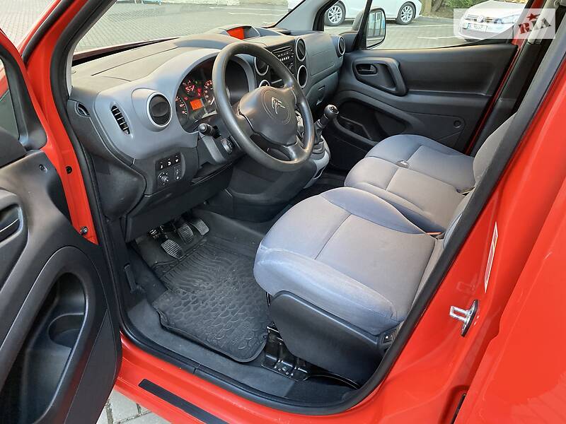 Вантажопасажирський фургон Citroen Berlingo 2016 в Луцьку