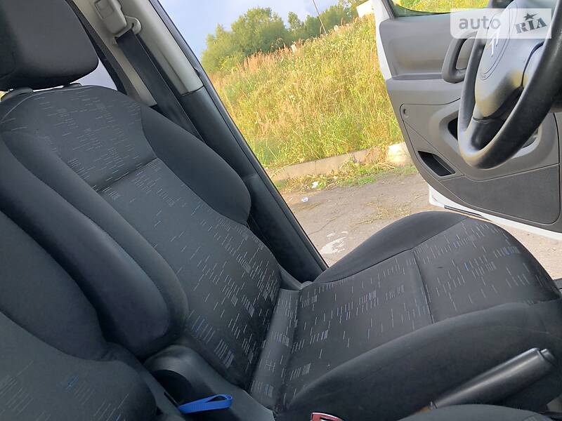 Вантажопасажирський фургон Citroen Berlingo 2011 в Дрогобичі