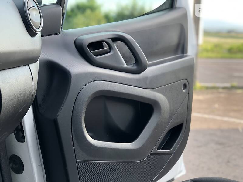 Вантажопасажирський фургон Citroen Berlingo 2011 в Дрогобичі