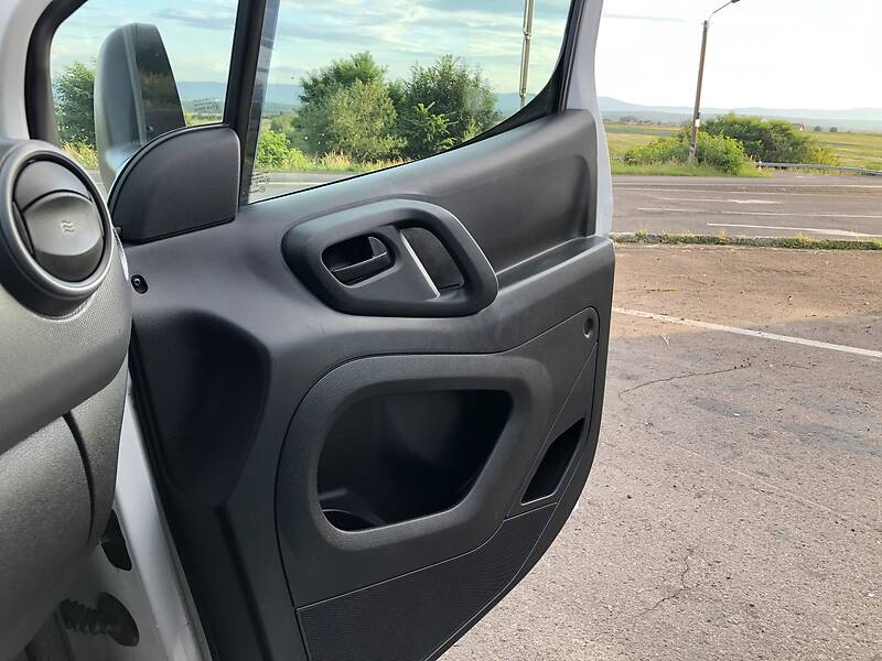 Вантажопасажирський фургон Citroen Berlingo 2011 в Дрогобичі