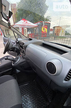 Універсал Citroen Berlingo 2011 в Володимирці