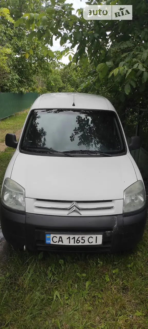 Продам своє авто. Citroen Berlingo 2006 р.Оригінальний пасажир. По машині зроблене щеплення, балка та рульова рейка. По кузову є нюанси, але на швидкість і роботу авто, це не впливає.Двигун зробив. Поміняні прокладки, сальники клапанів, підкинуті кільця, поміняний вакуумний насос. Машинка їздить кожен день. Торг присутній. Для перекупів машинка точно не підходить.