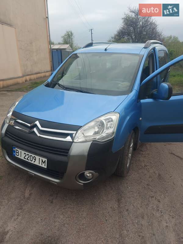 Минивэн Citroen Berlingo 2011 в 